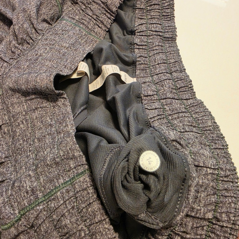 Lululemon Find Your Pace Heathered Space Dye Grey Purple Running Shorts Size 14 - Picture 6 of 8